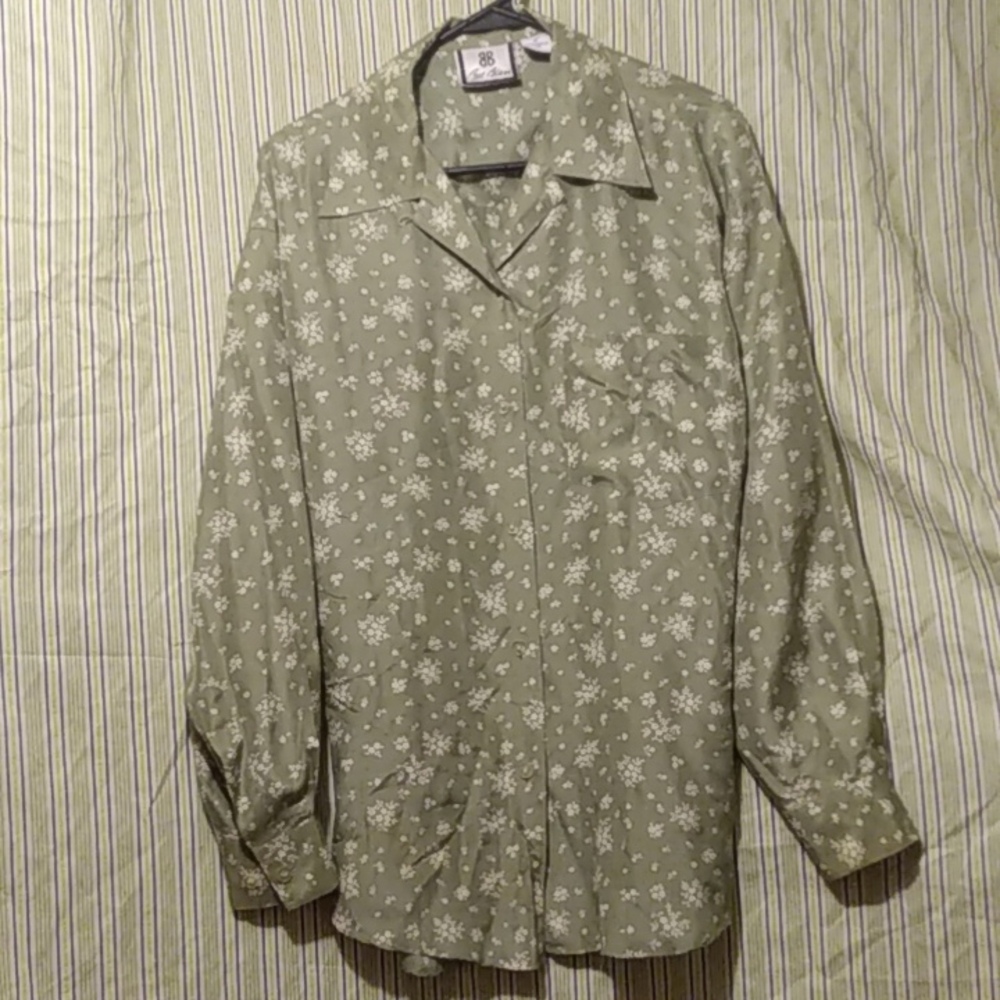 Bill Blass Sage Green Dainty Floral Lite Silk blouse Size Medium